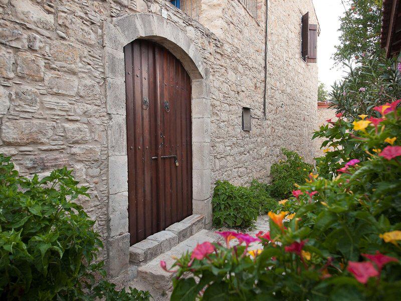 DE5E02B39D4052059B81D05EF5CBE9F4