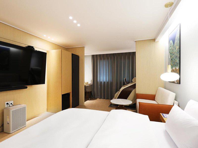 770BB44E09BD484C6B445BC0A0659112