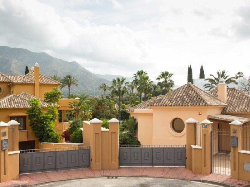 372BC1B9B855A87D86E9176FC934CBB9