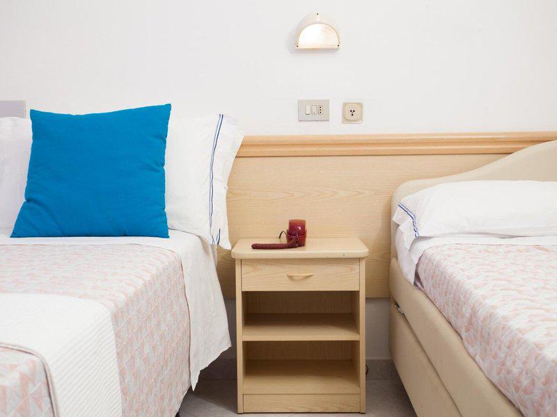 B622270AC032E2683819CDD7B2E32825