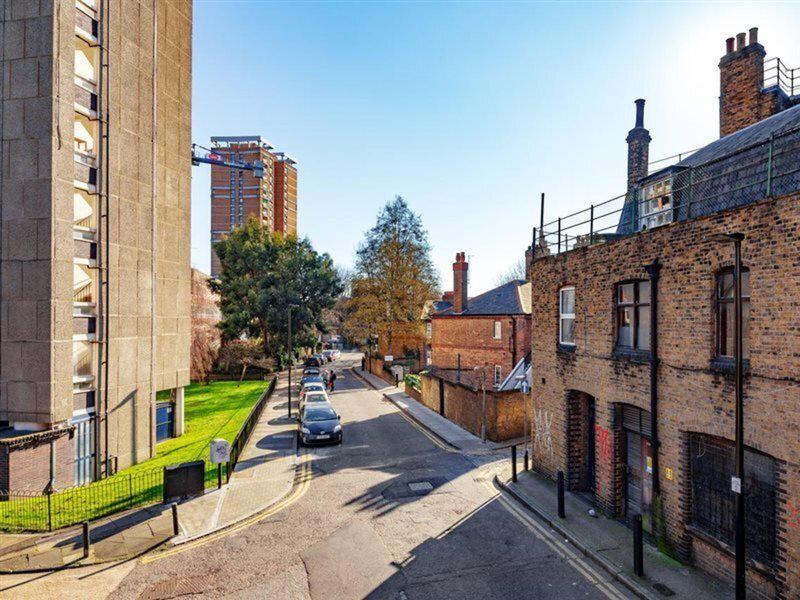 C96E2A760C5CFDCAF8D73985269F4042