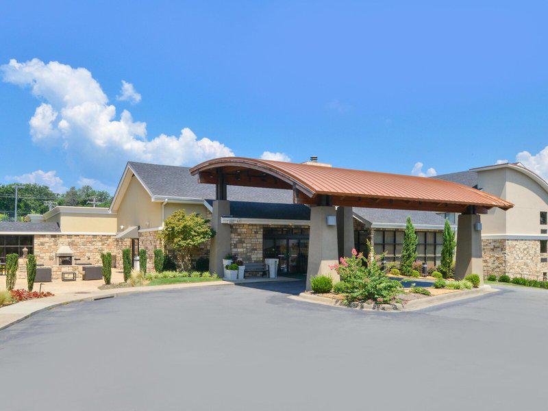 DC4EA2437C08BEC28BF82AC5E7381926