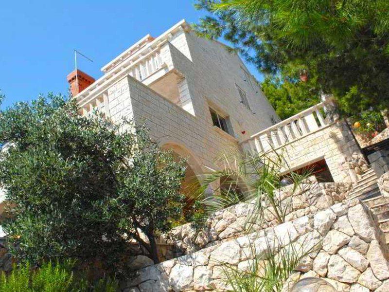 092FE1C71317C0B7FB57FD016A7E3DF7