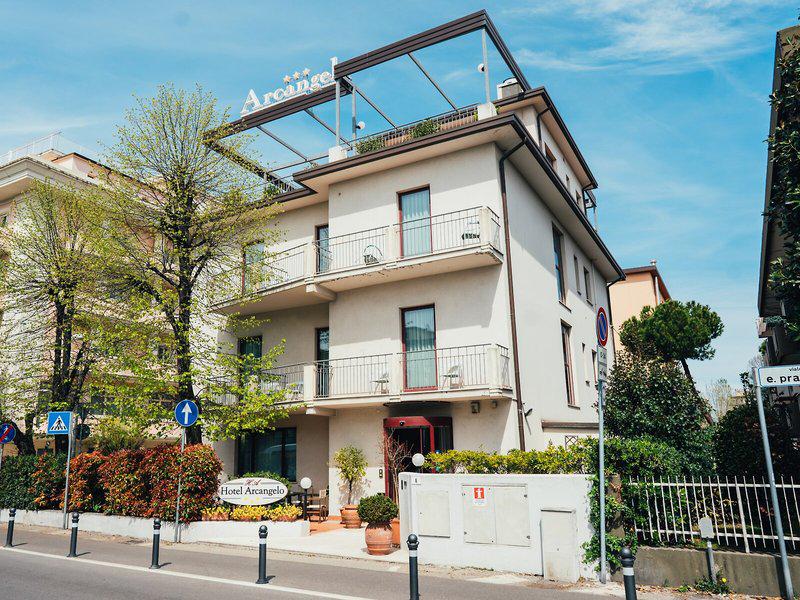 198DCDB45A0883D0635E8619E2F0A422