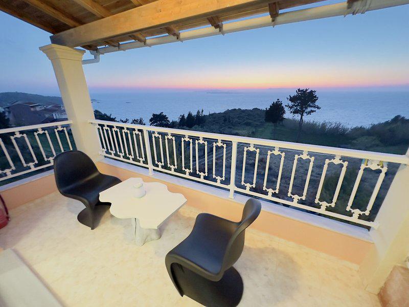 Nikos Apartments