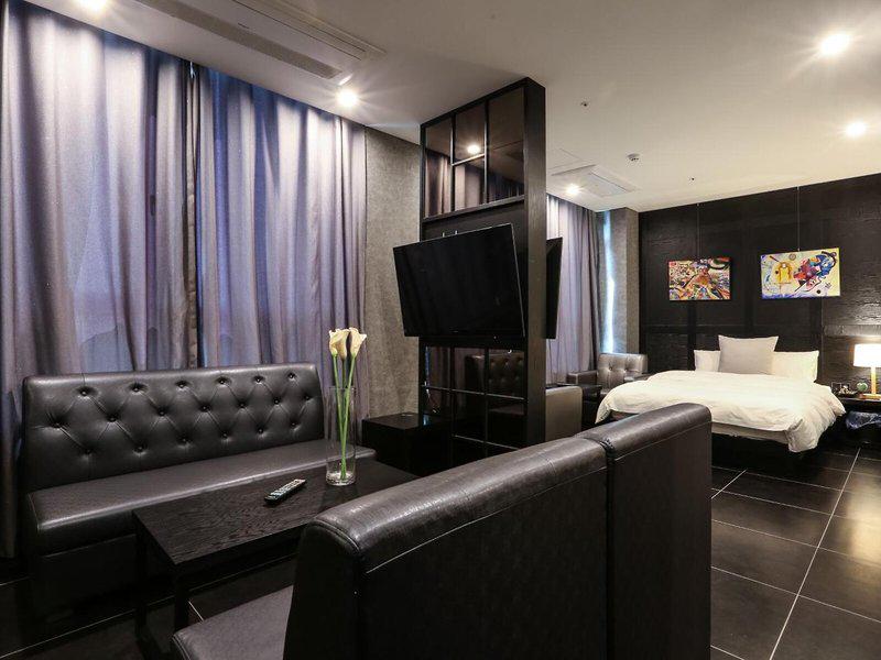 4B1F9DC53C5E78943FB1A6906F5D4AD2