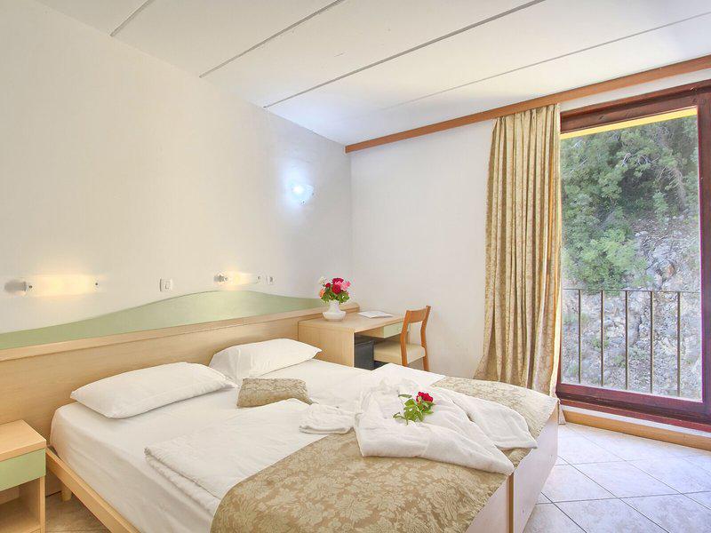 3D0AB0B1B3279F2371E1F6D3D8D12079