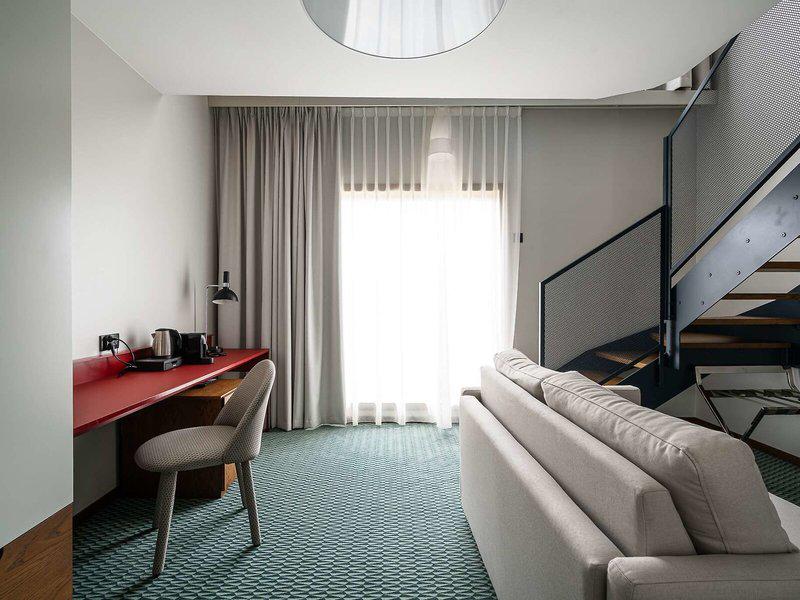 56C591413ED214E67640CB3D21439B39