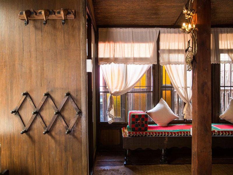 DC1ADCB85F7A5F844715A80F98D5D412