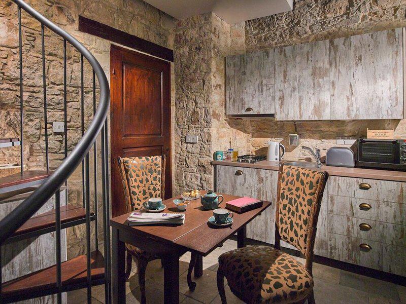 8379CCA48D57CB305F1C411F0FAAFF73