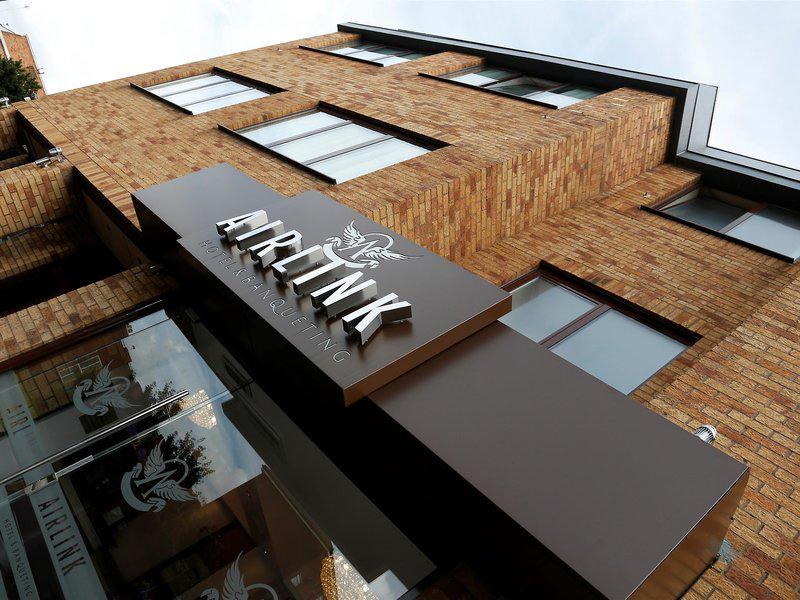 27B13A530298A4A80B696D248E759E3C