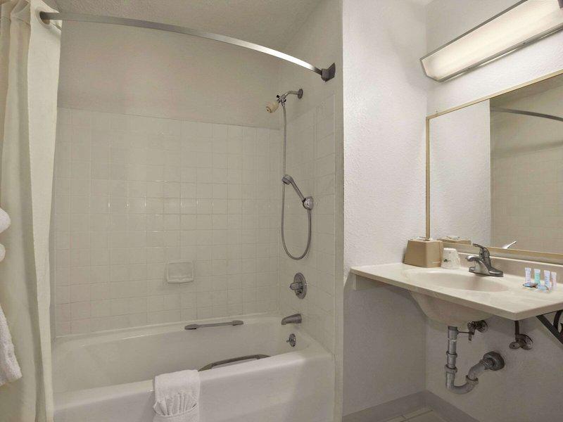 51B694052F3D4CC719CE4128B5E7BDBF