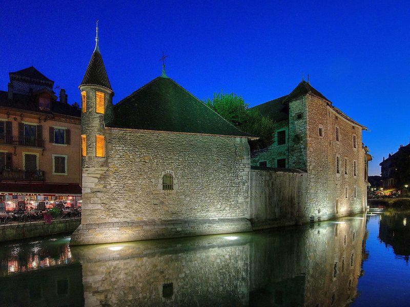 F1E81469F733257A8137F076E60684E5