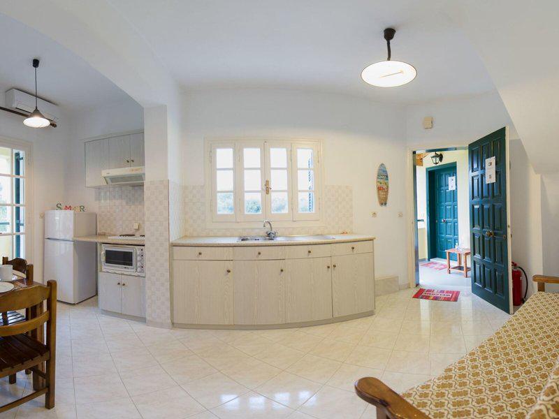 6CC76179209FB3DA89A718D42147402A