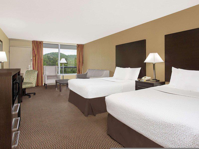 2529D0D7834A0469FF49E6F8400B0052