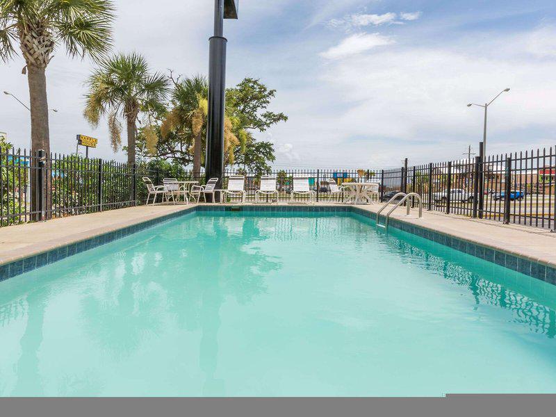 33084F4B39EC5C1F1972677CC7C4C0C5