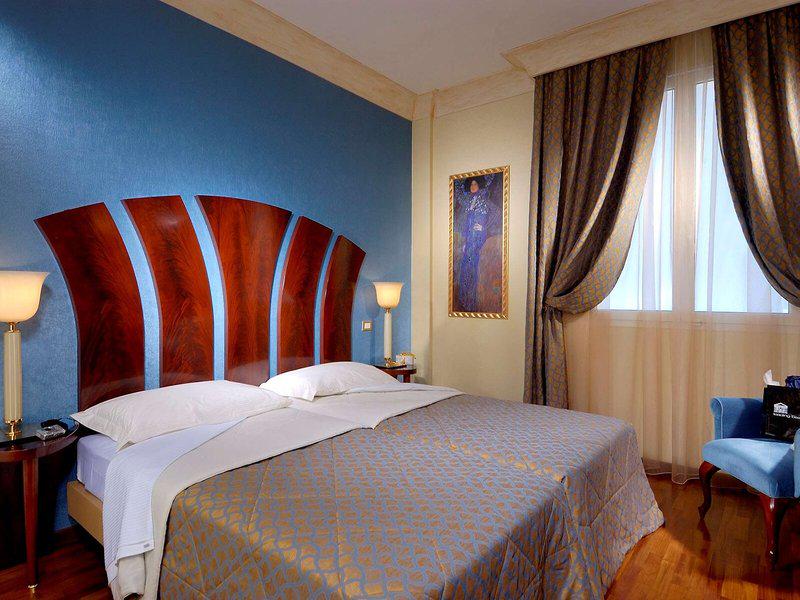 1A126B6AF915DC8786C5E3858BA19FA4