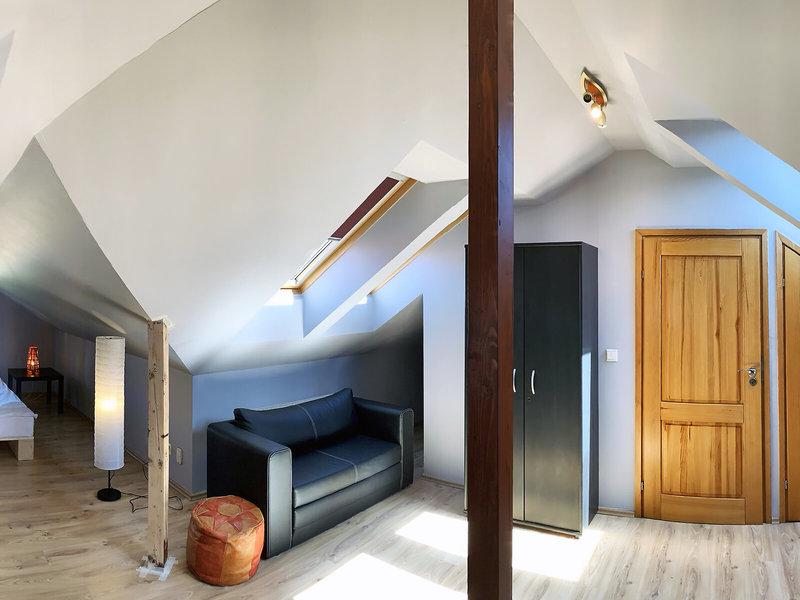 FE221507217F4EDAE71090629D43411B