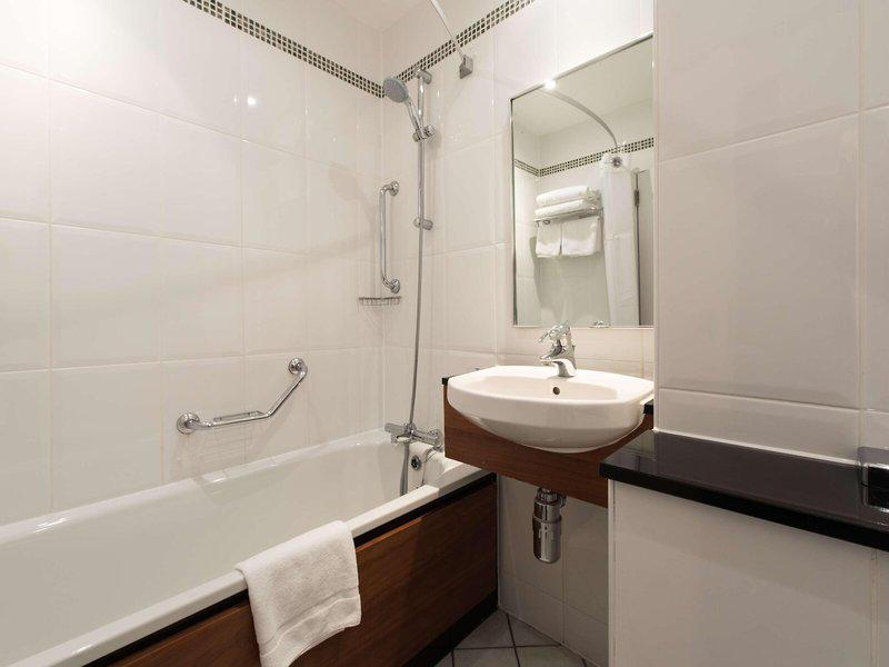 DC53573535163D2C3C0DA9C40BF4C9AE