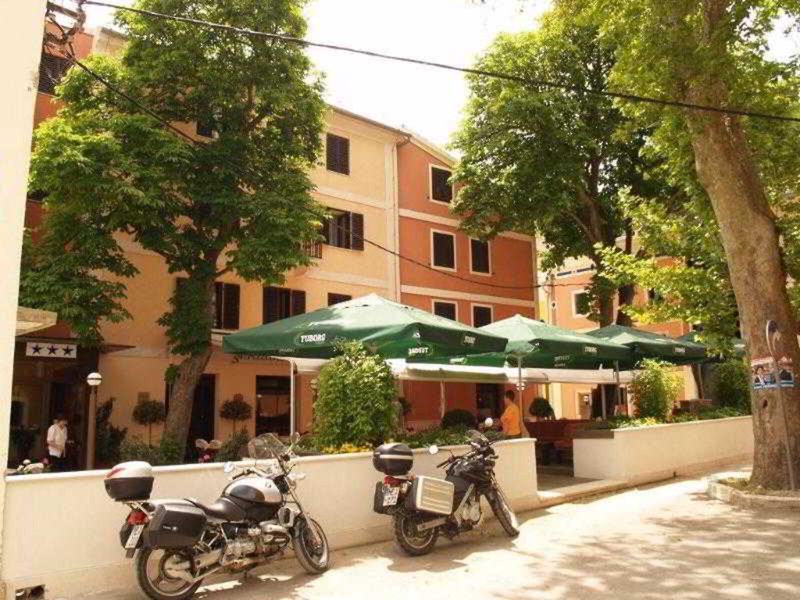 1FC359535D58D6B9BB50649AE67060DC