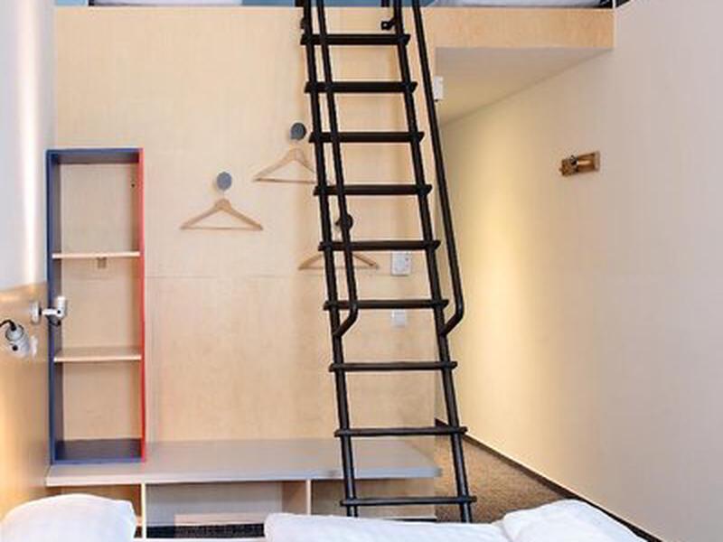 BFE179EC284FA7F978ACB700A8FA6DAB