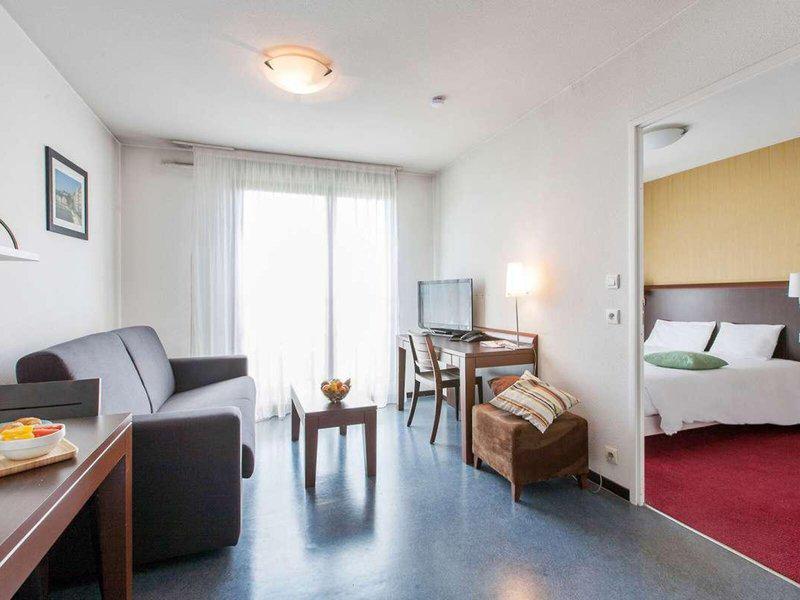 B5448E92AE51F74F1CA7F98A7FDAC03D