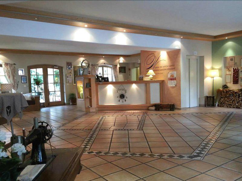 BD4C7FC98F9C38395C0B6378207FE1F5