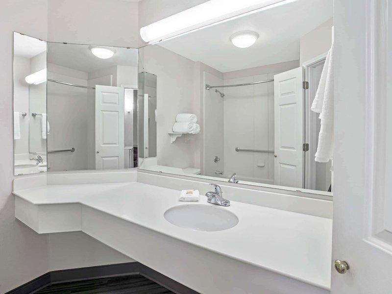 930E588B85411C76A8FCCE8AD4DD6305