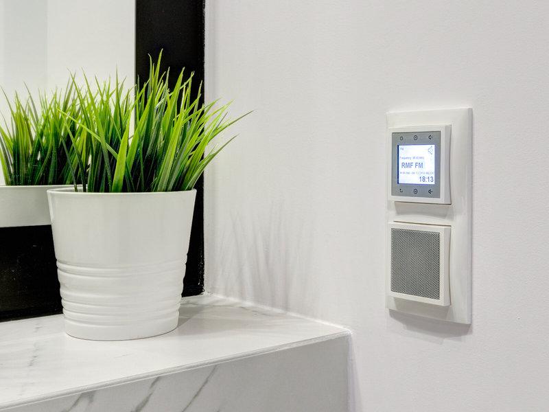 46C95B2C9B4F06709F216BE4FC678383