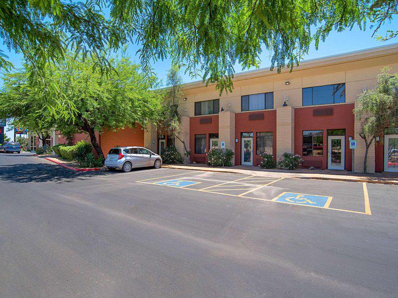 4399083FD84B8D1770ADD3E402C10E20