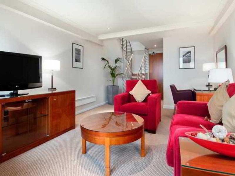 DC038A3E9F8E780AA363F89D1B10782D