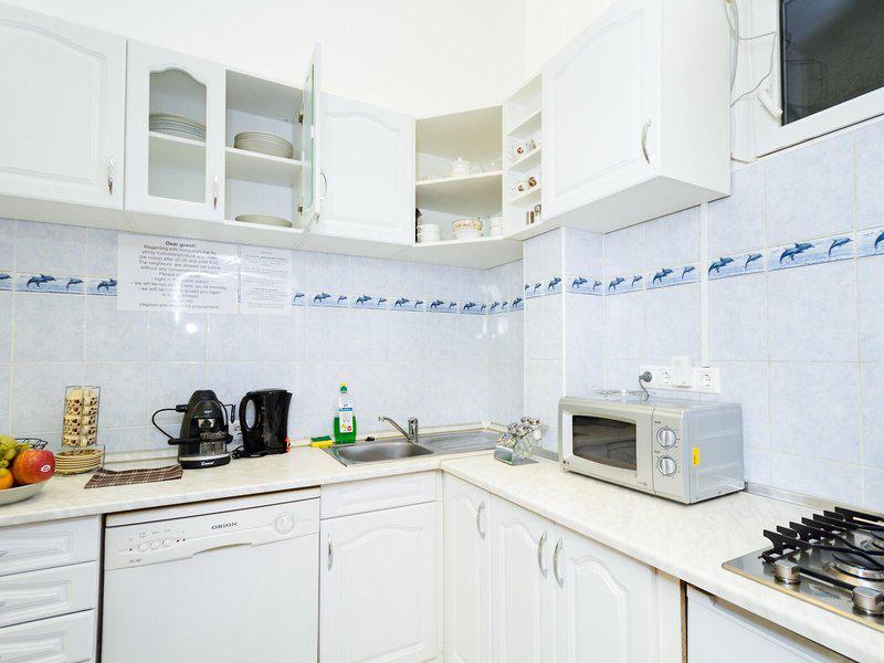 21EE2273558D37DB40DD243A3BE4A94B