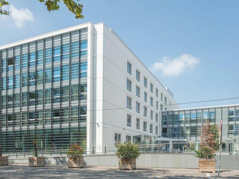 B764921BAB2353E4C49ABE1D81A4340C