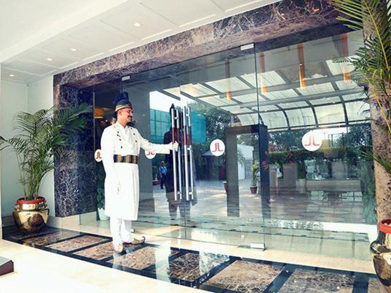 40FDDF38C57340DB1F6C18B0FF0552DC