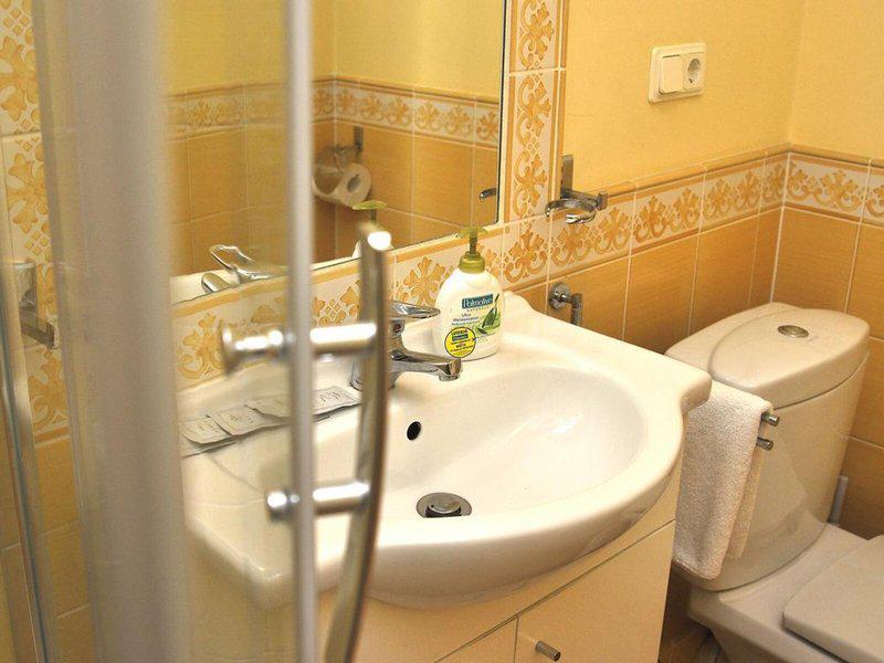 04095AD51006BEA4D438DE1133ED4C8C