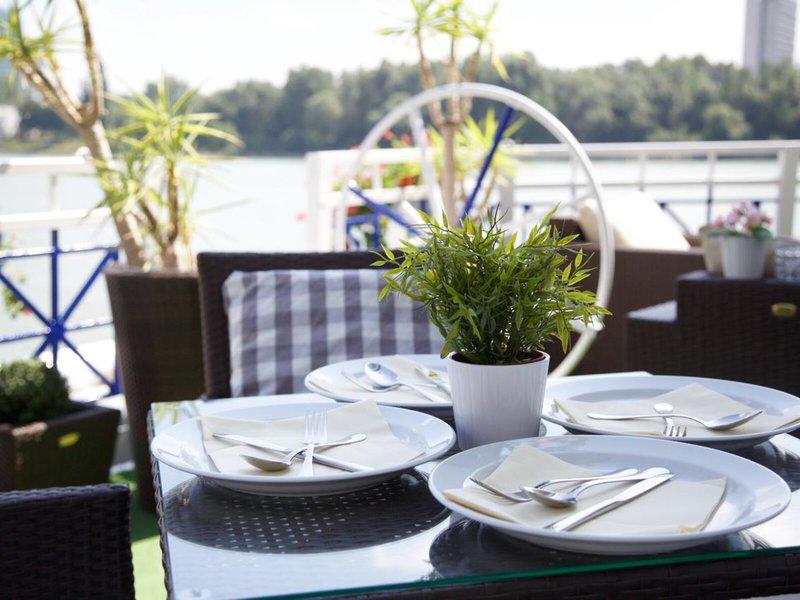 8D9AE1B5F10A9E603A141237CB9B4759