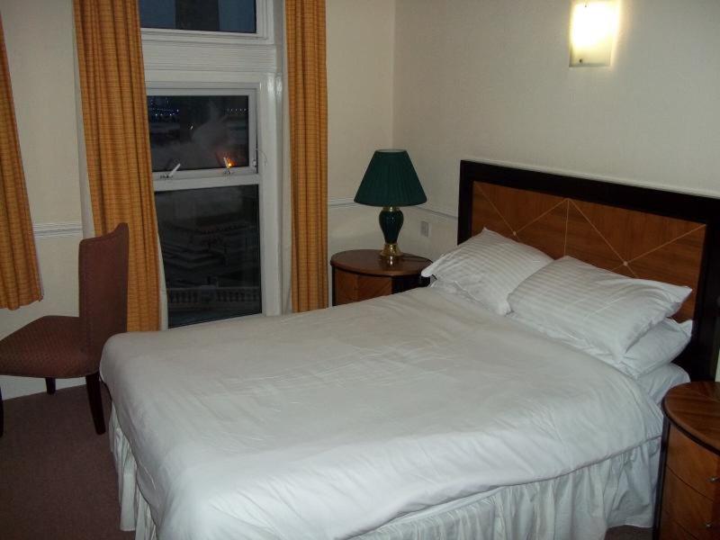 051C395FFD9EF5D8BFB19F42CF2E8E22