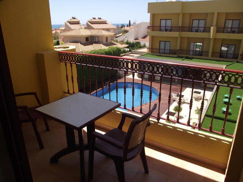 E4C9900BF71A9474416AE57DB67D0CAE