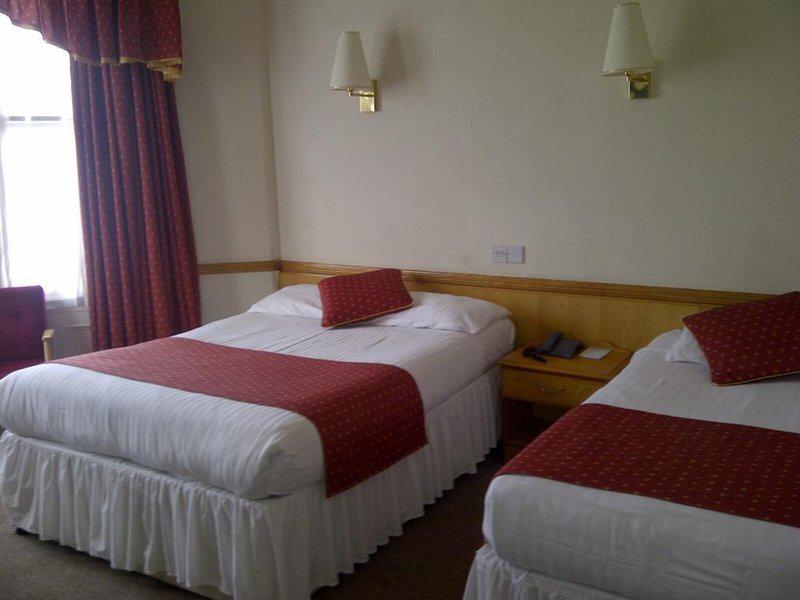 EAB52AFC12AE4400000AC6280D6182FB