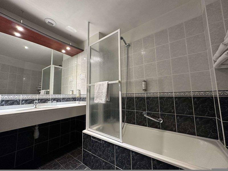 8AEA51E1AC0710DCEE8CB2AF38FB5ACF