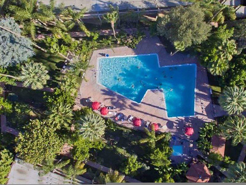 32E2D2B3D5601D1476E46E7D2CB6BE96