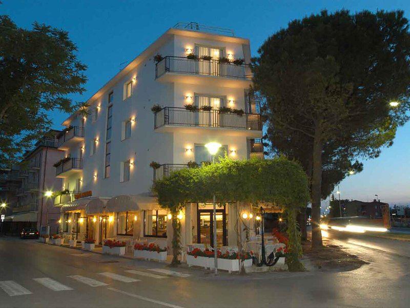 6F98E15A0C4C567B64F69F9CC948E187