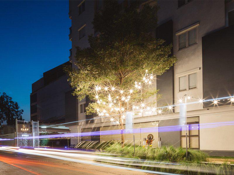 E2B733E58B9C83968B1B9EE7EB71A640