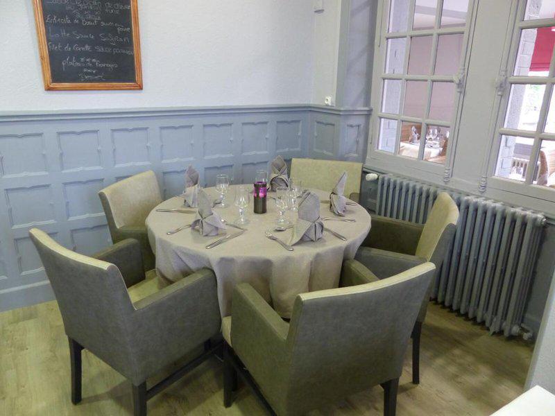 15727C7E293080CA4233D7AA2444124D