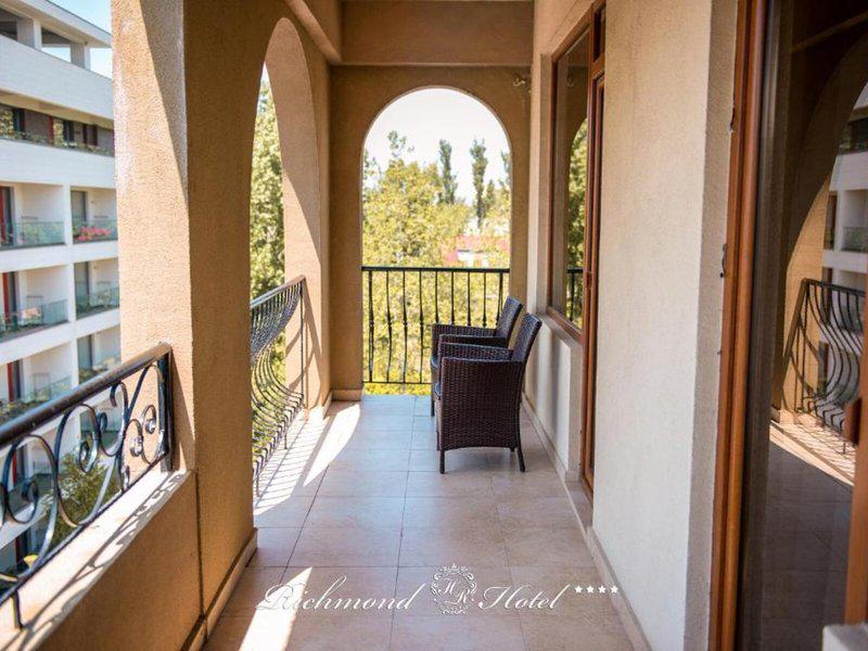 EF674E5DA85D51D6F4F32331AD818FED