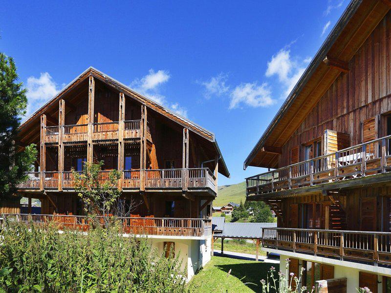 A9CA1AE352029354310B6C009AC5F33D