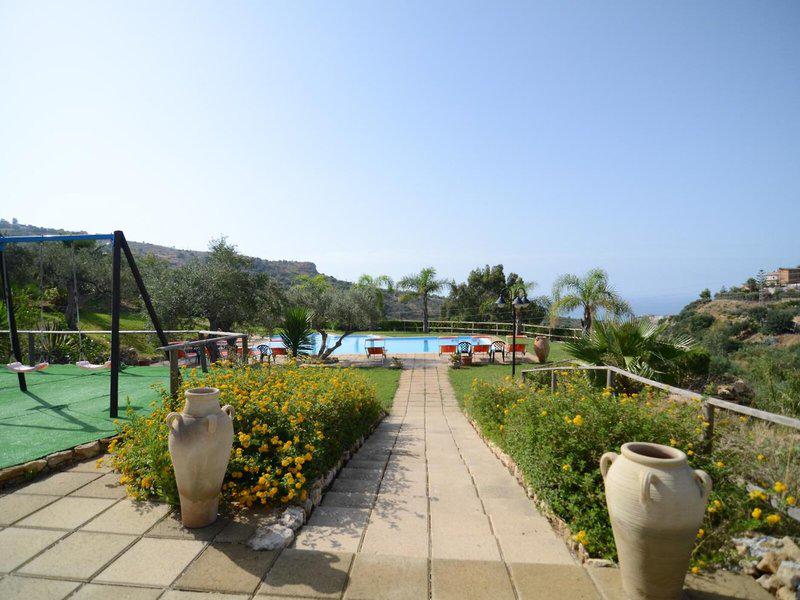 41D3120F97D93F04982D97AE39496141