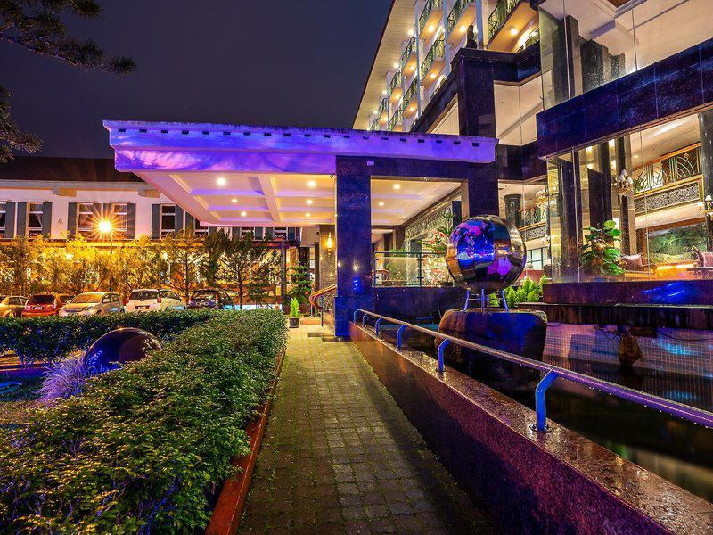 09A1CCD77AACB24DB9D97FB47D398DA8