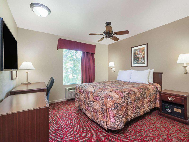 041494B22CE20B6BDDDB0F4E7F266E23