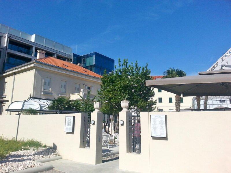 4FF3F653A76D37A2FE9452B3D163D93F